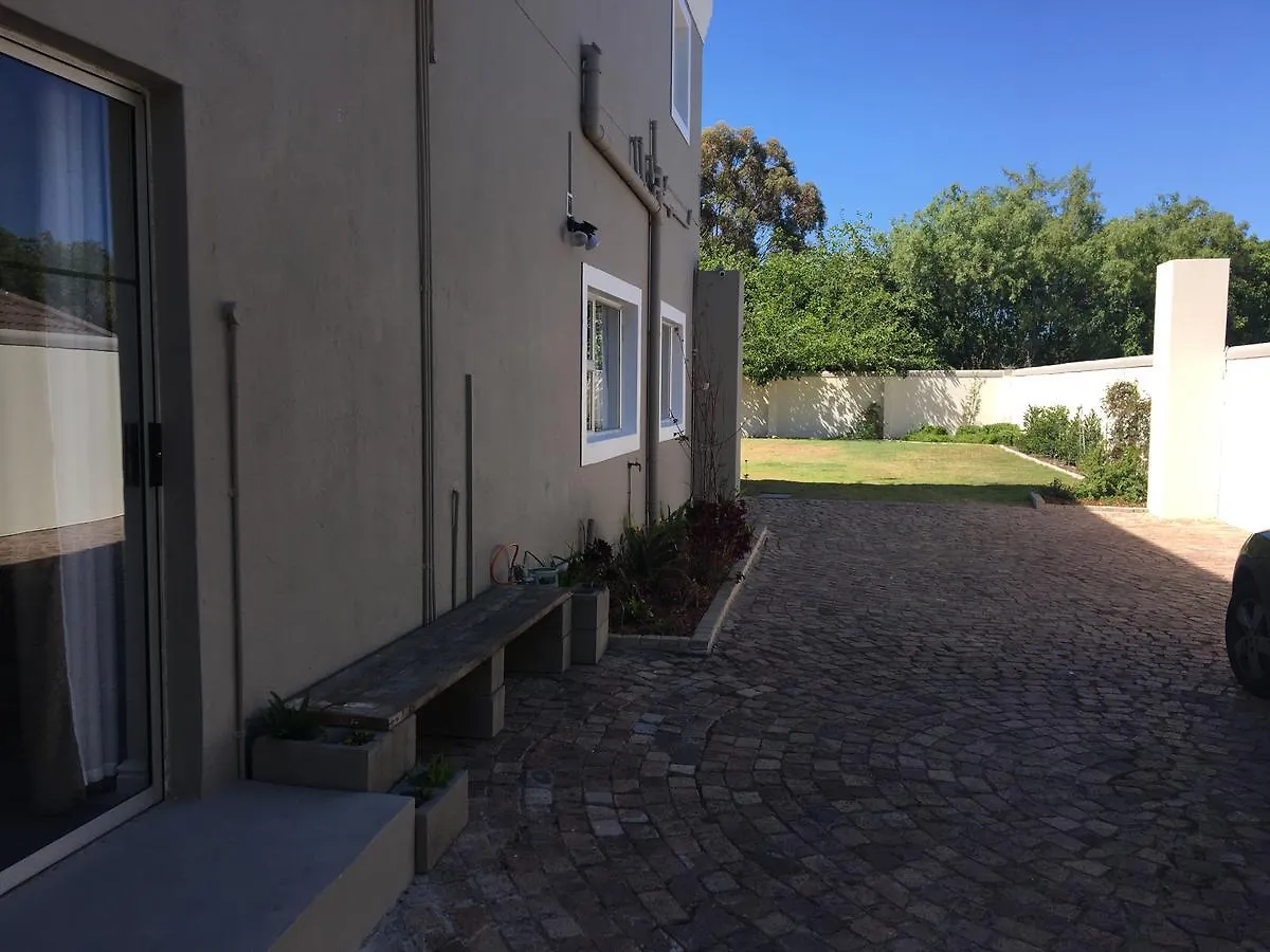 African Palm Cottage And Guesthouse Durbanville