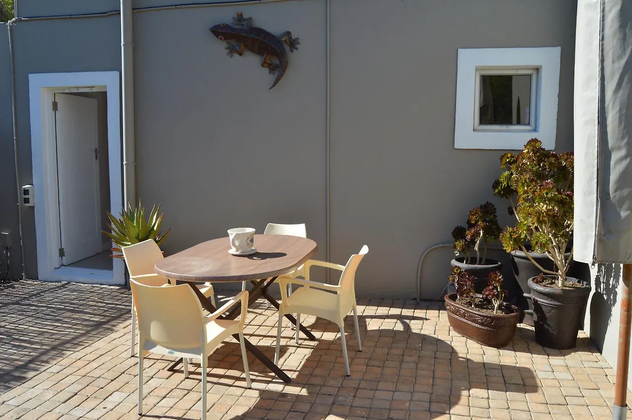 African Palm Cottage And Guesthouse Durbanville
