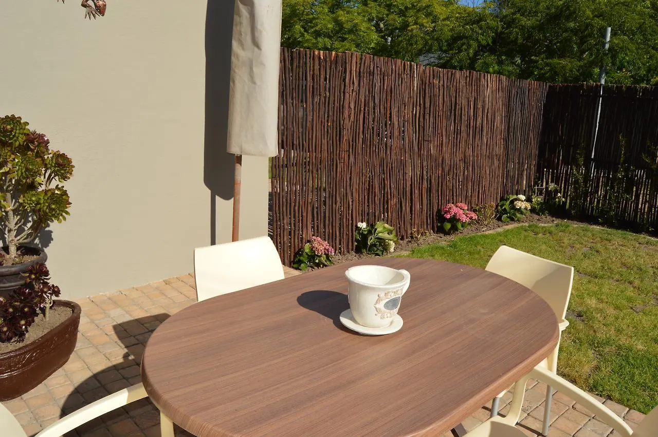 Σπίτι διακοπών African Palm Cottage And Guesthouse Durbanville
